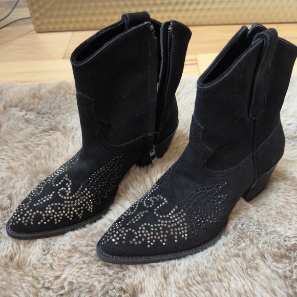 New Reba Black Suede Studded Western Cowboy Ankle Boots Size 6.5M - Picture 1 of 8
